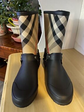 Burberry Check Size 36 Black Leather and Rubber Rain Boots new